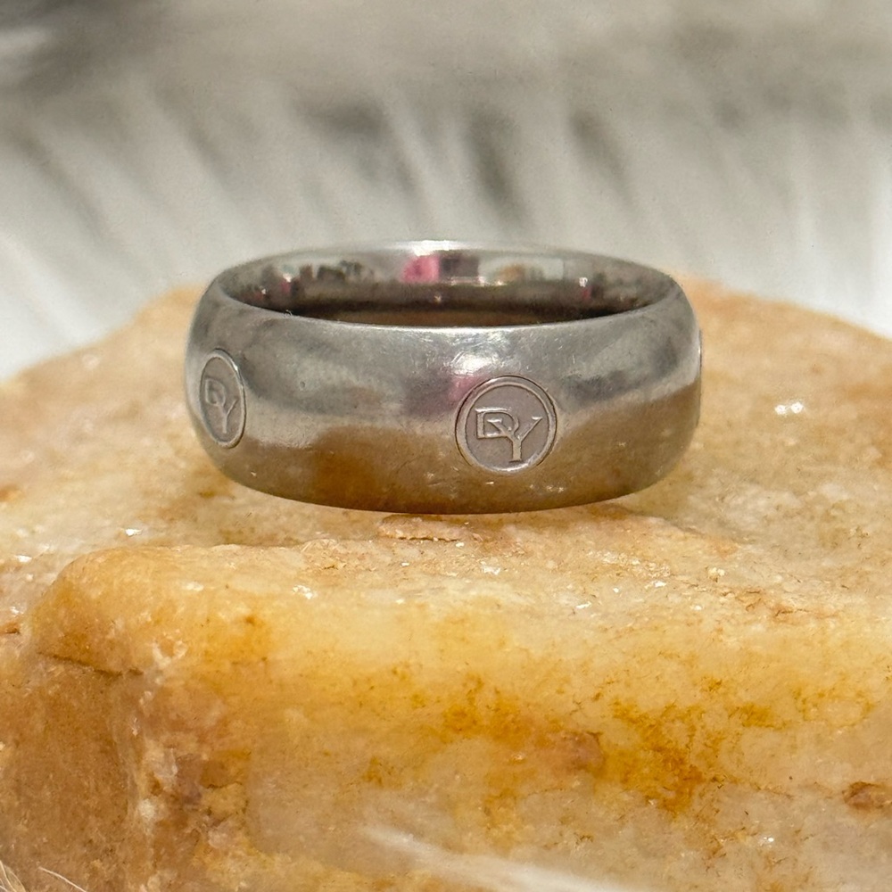 David Yurman 9mm Men’s Titanium DY Logo Ring Sz 10